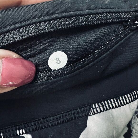 Lululemon Athleta Speed Shorts in Static Mist. - Picture 5 of 8